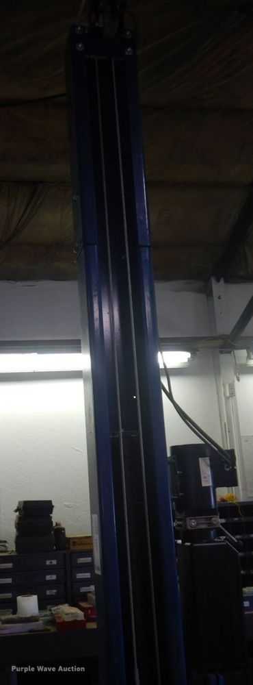 image for item DR0560 2019 Challenger LE10  automotive lift