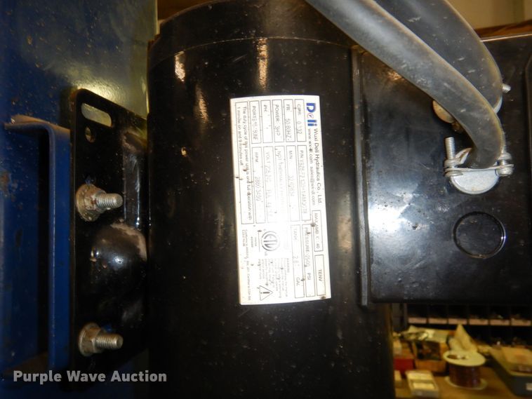 image for item DR0560 2019 Challenger LE10  automotive lift