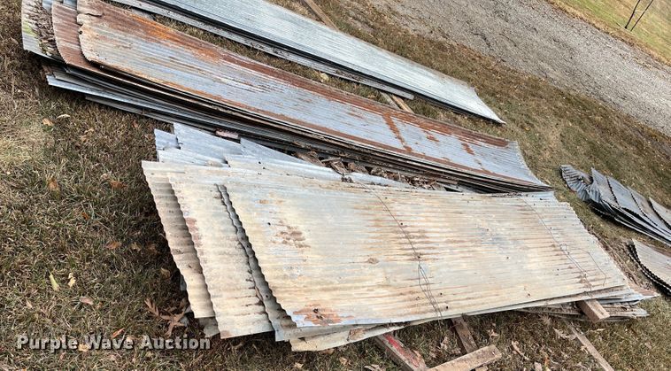 image for item DR7260 Approximately 114 pieces of tin