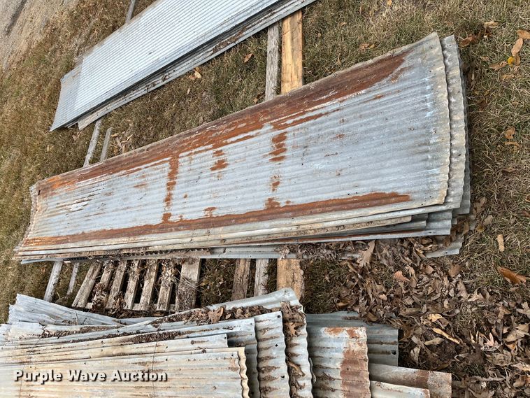 image for item DR7260 Approximately 114 pieces of tin