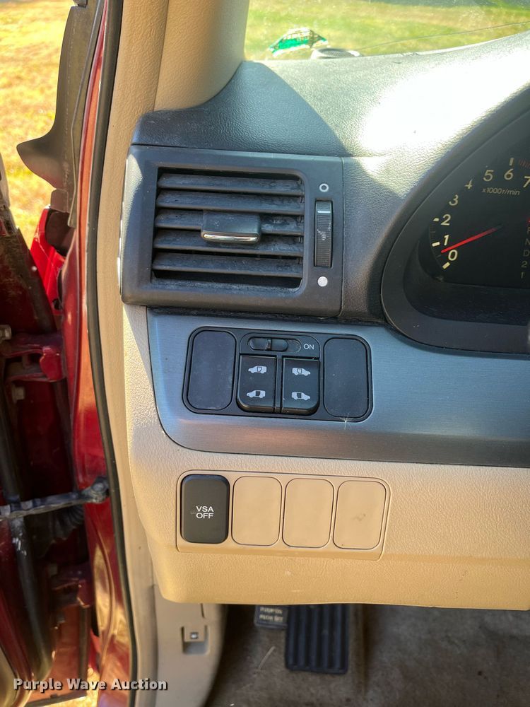 image for item DR7277 2006 Honda Odyssey  van