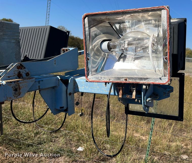 image for item HX9918 2005 Genie TML  light plant