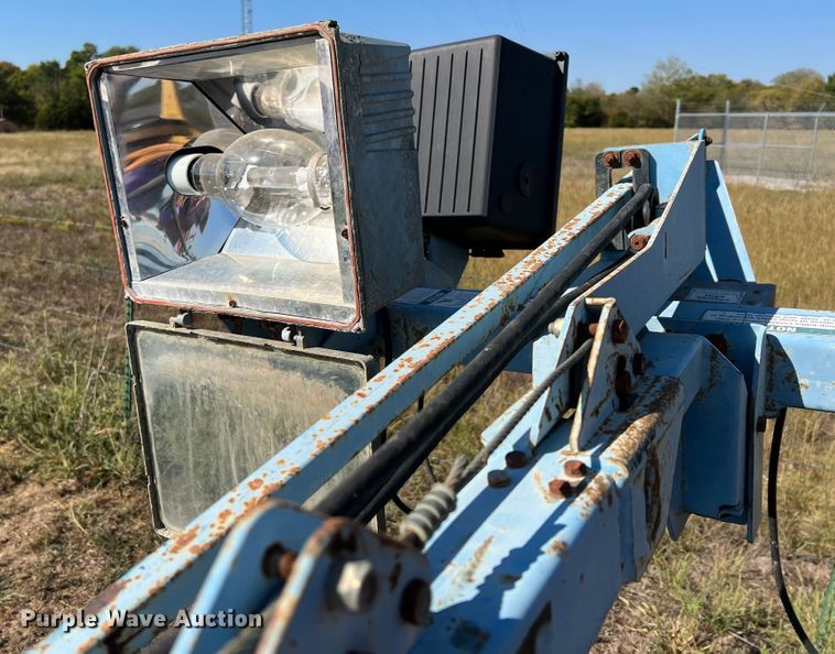 image for item HX9918 2005 Genie TML  light plant