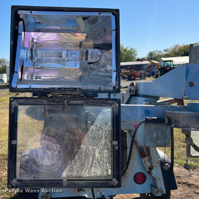 image for item HX9918 2005 Genie TML  light plant