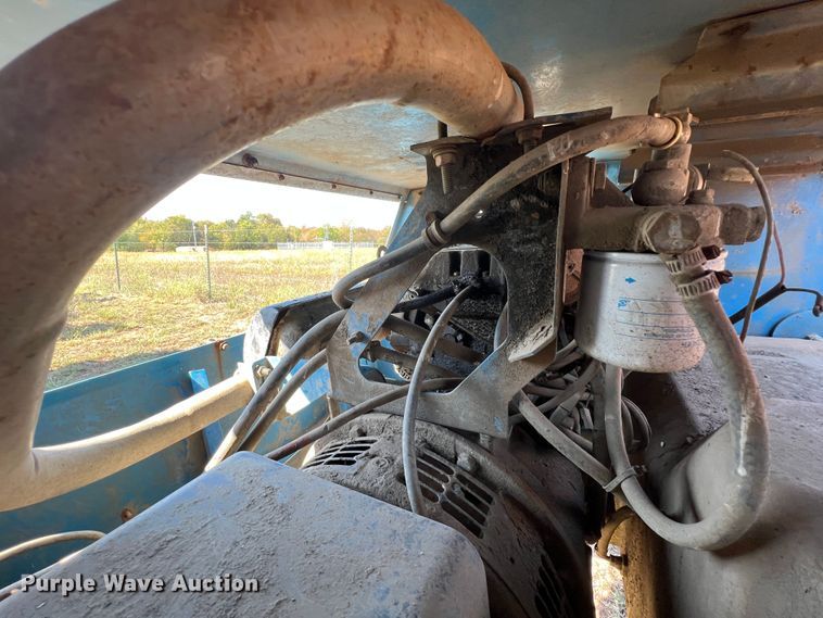 image for item HX9918 2005 Genie TML  light plant