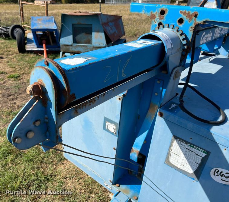 image for item HX9919 2007 Genie TML-4000  light plant