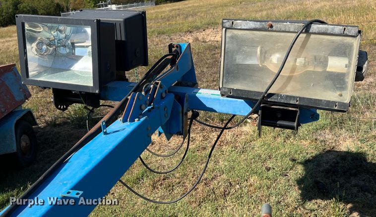 image for item HX9919 2007 Genie TML-4000  light plant