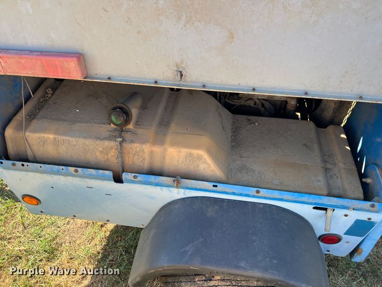 image for item HX9919 2007 Genie TML-4000  light plant