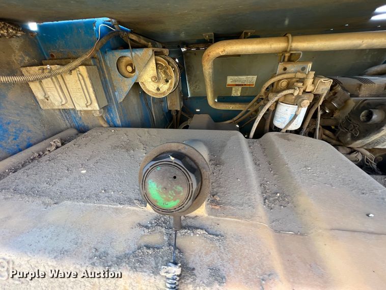 image for item HX9919 2007 Genie TML-4000  light plant