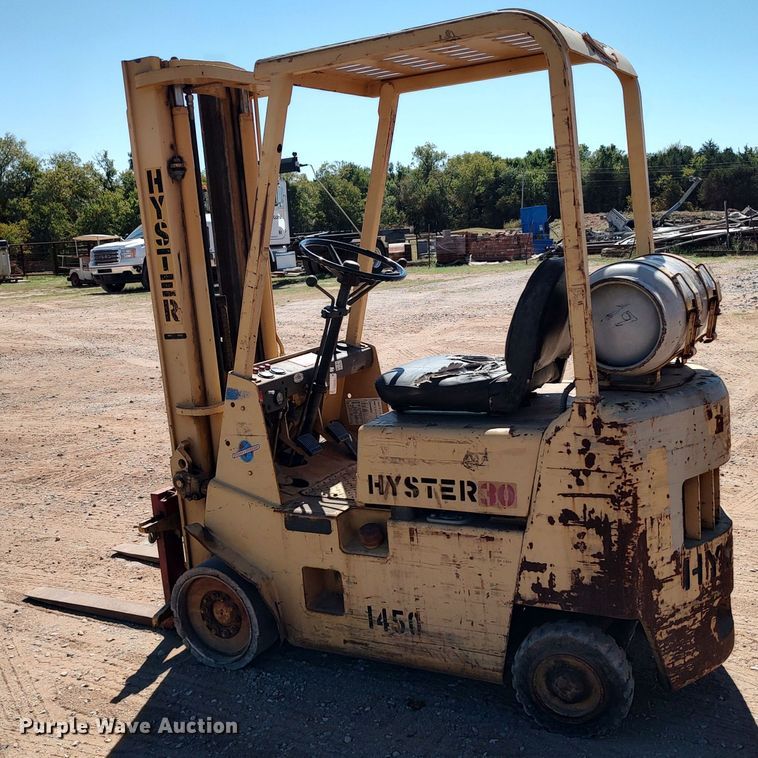 image for item IS9470 Hyster S30XL  forklift