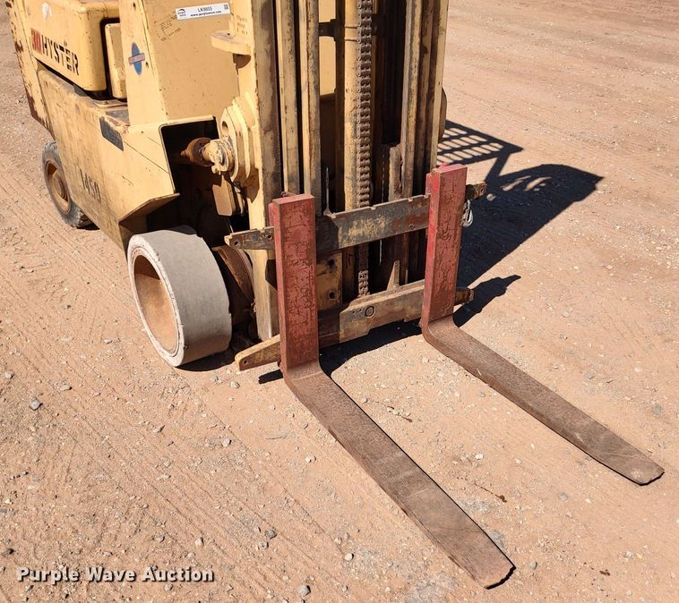 image for item IS9470 Hyster S30XL  forklift