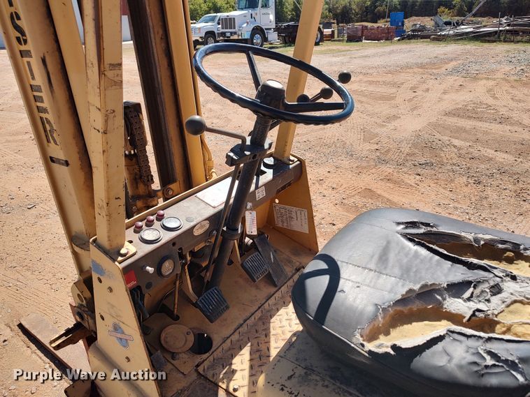 image for item IS9470 Hyster S30XL  forklift