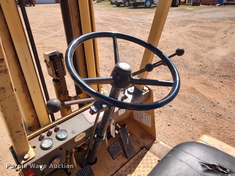 image for item IS9470 Hyster S30XL  forklift