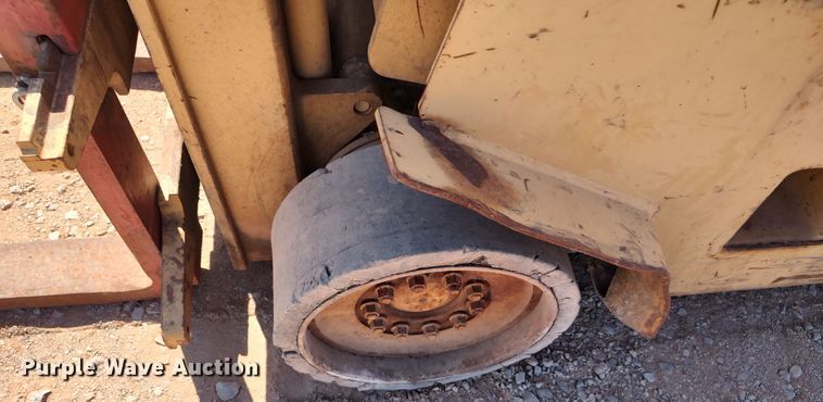 image for item IS9470 Hyster S30XL  forklift