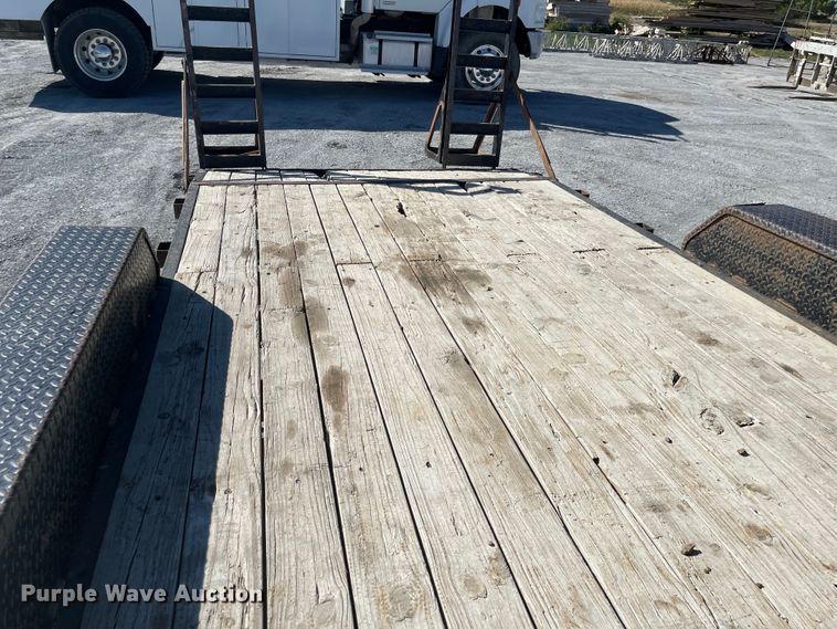 image for item JD9252 2012 PJ CC242  equipment trailer