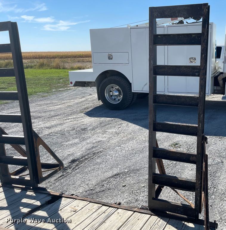 image for item JD9252 2012 PJ CC242  equipment trailer