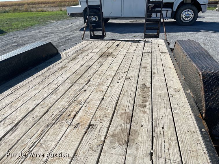 image for item JD9252 2012 PJ CC242  equipment trailer