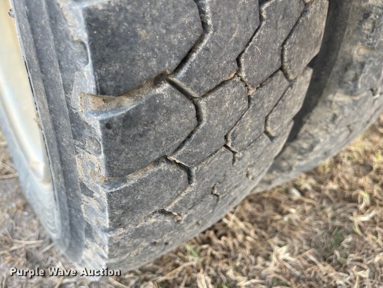 image for item JD9329 2008 Ford F550 Super Duty XL  Crew Cab truck cab and chassis