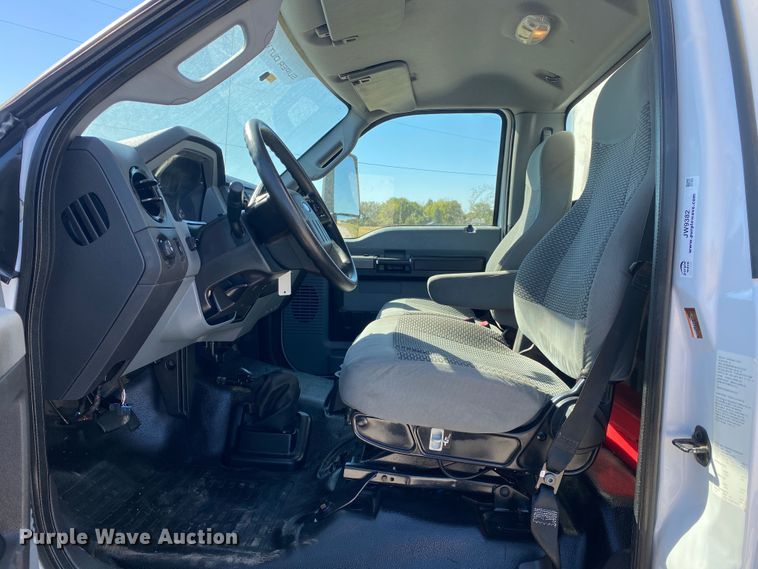 image for item JW9382 2016 Ford F650 Super Duty  box truck