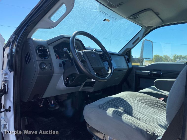 image for item JW9382 2016 Ford F650 Super Duty  box truck