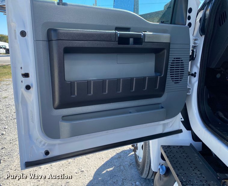 image for item JW9382 2016 Ford F650 Super Duty  box truck