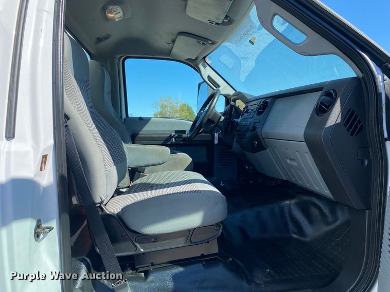 image for item JW9382 2016 Ford F650 Super Duty  box truck