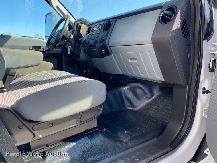 image for item JW9382 2016 Ford F650 Super Duty  box truck