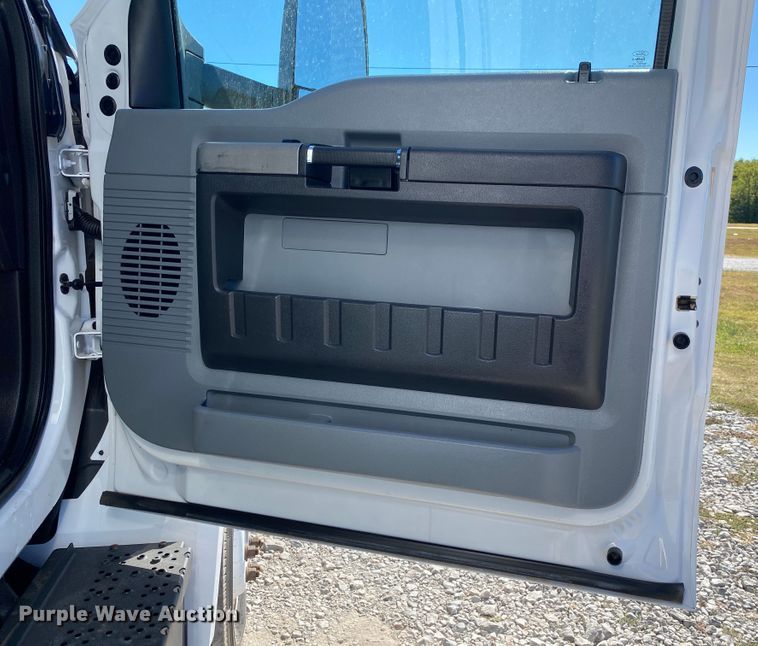 image for item JW9382 2016 Ford F650 Super Duty  box truck