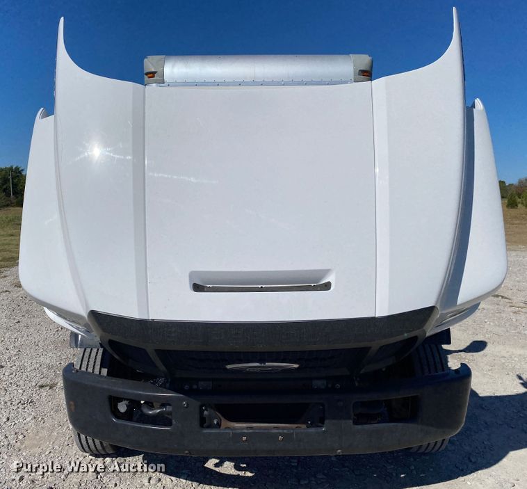 image for item JW9382 2016 Ford F650 Super Duty  box truck