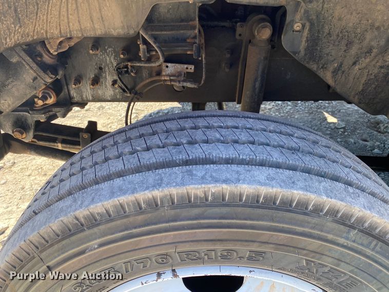 image for item JW9382 2016 Ford F650 Super Duty  box truck