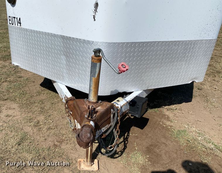 image for item JW9401 2009 CM  enclosed cargo trailer