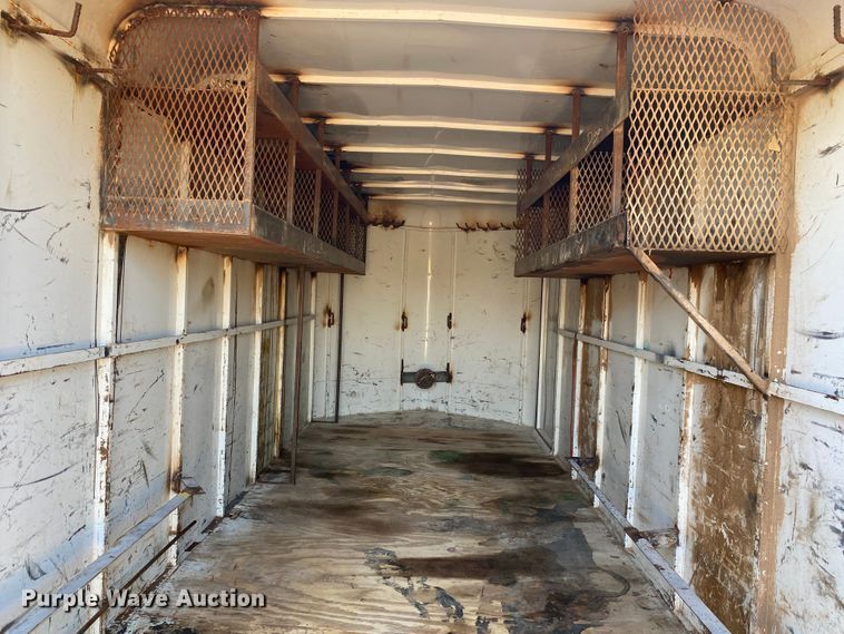 image for item JW9401 2009 CM  enclosed cargo trailer