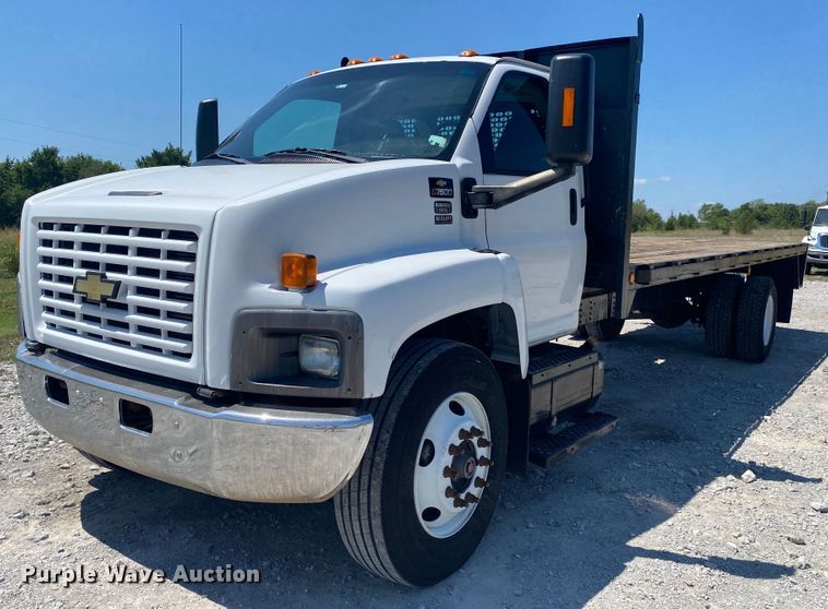 image for item JW9471 2006 Chevrolet C7500  flatbed truck