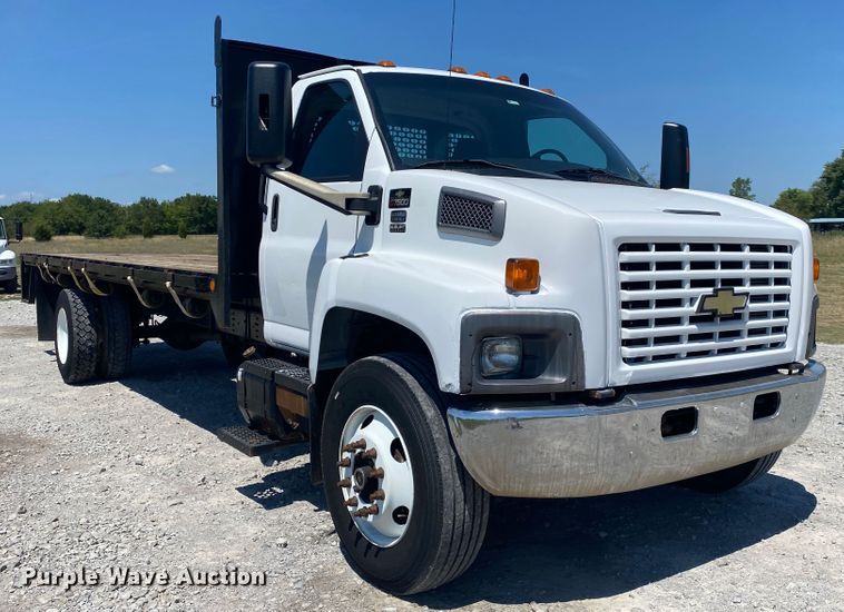 image for item JW9471 2006 Chevrolet C7500  flatbed truck