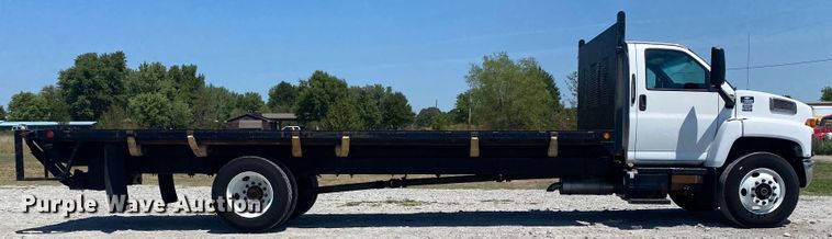 image for item JW9471 2006 Chevrolet C7500  flatbed truck