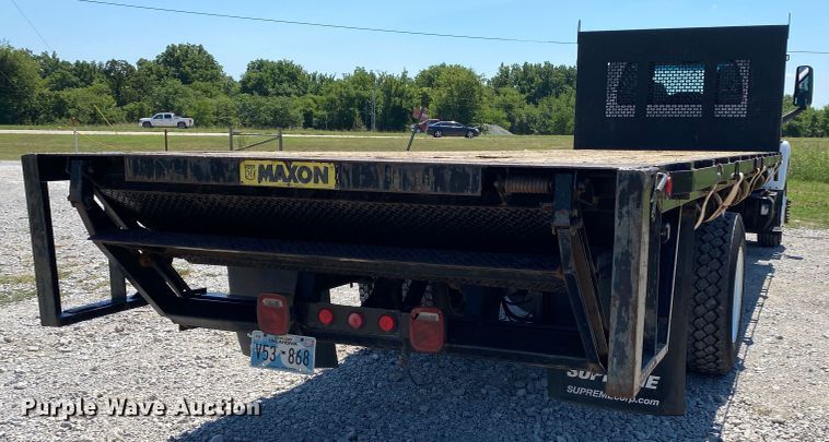 image for item JW9471 2006 Chevrolet C7500  flatbed truck