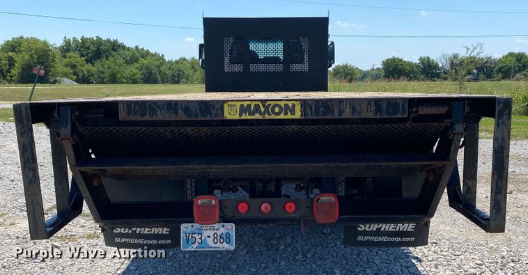 image for item JW9471 2006 Chevrolet C7500  flatbed truck