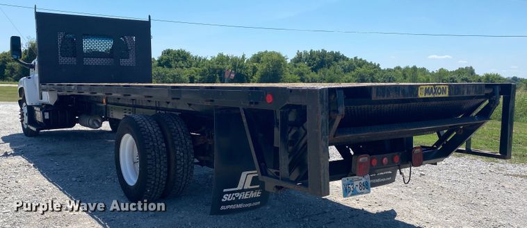 image for item JW9471 2006 Chevrolet C7500  flatbed truck