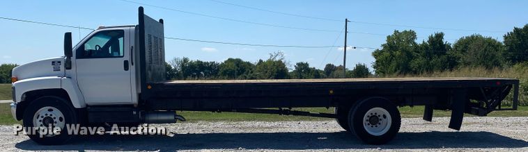 image for item JW9471 2006 Chevrolet C7500  flatbed truck