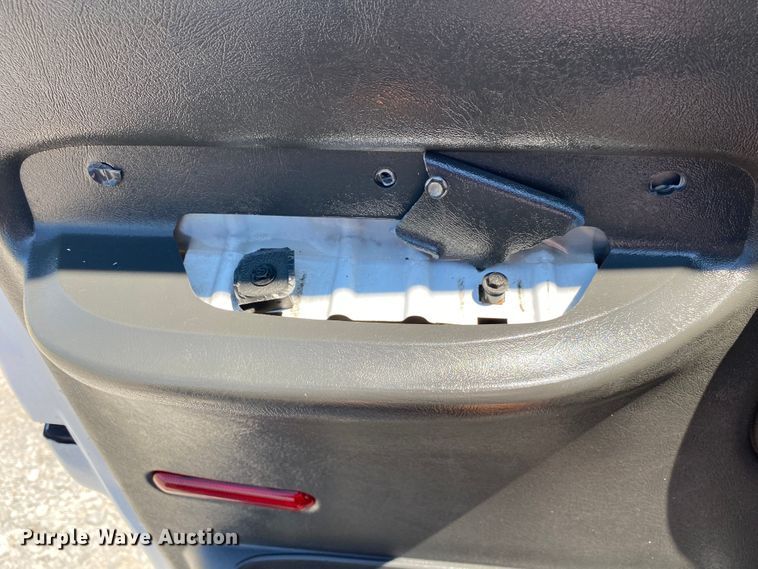 image for item JW9471 2006 Chevrolet C7500  flatbed truck