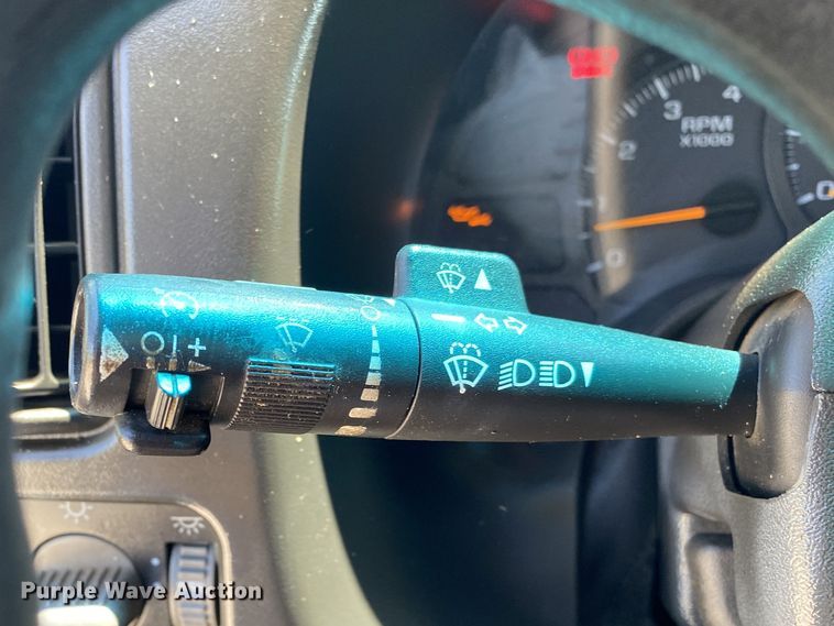 image for item JW9471 2006 Chevrolet C7500  flatbed truck