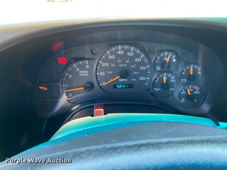 image for item JW9471 2006 Chevrolet C7500  flatbed truck