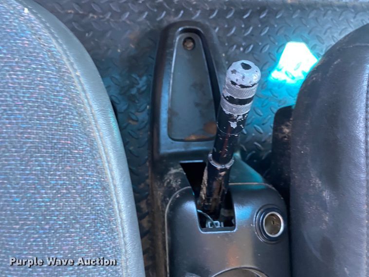 image for item JW9471 2006 Chevrolet C7500  flatbed truck