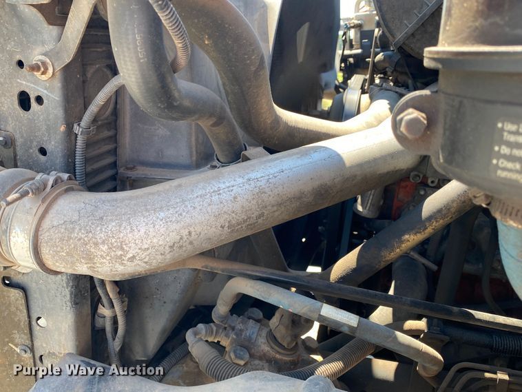 image for item JW9471 2006 Chevrolet C7500  flatbed truck