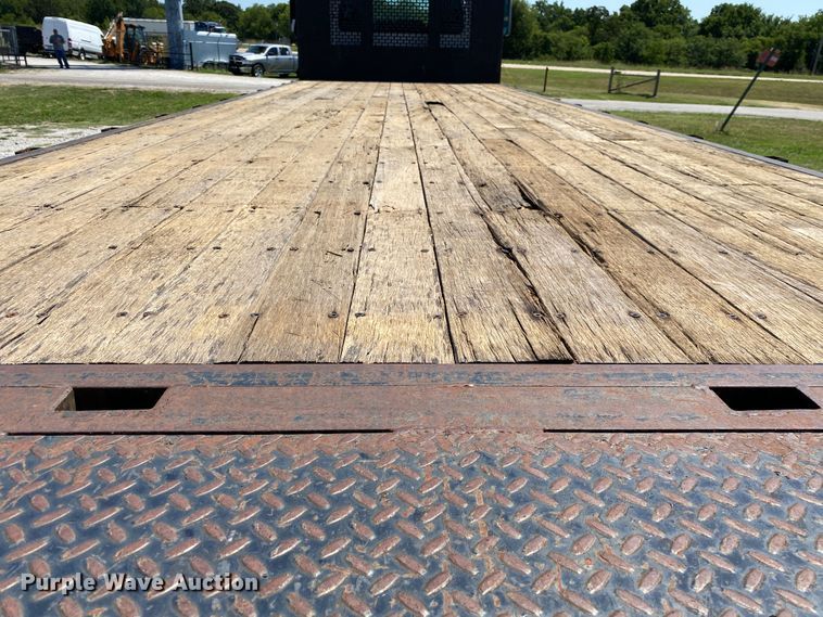 image for item JW9471 2006 Chevrolet C7500  flatbed truck