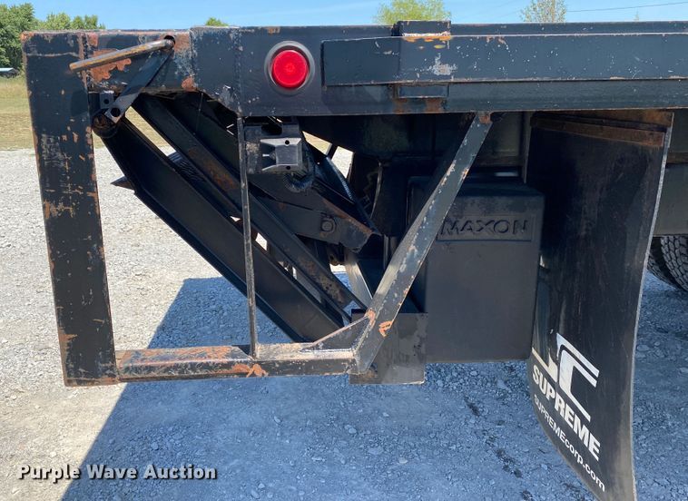 image for item JW9471 2006 Chevrolet C7500  flatbed truck