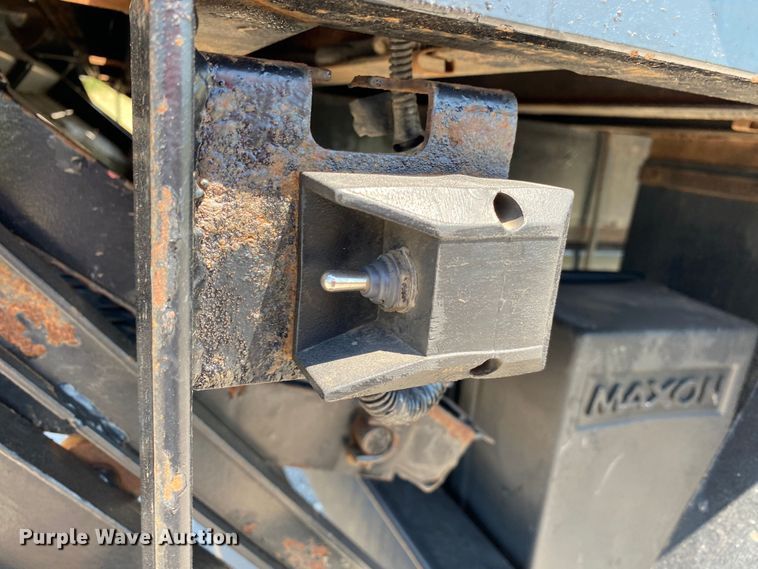 image for item JW9471 2006 Chevrolet C7500  flatbed truck