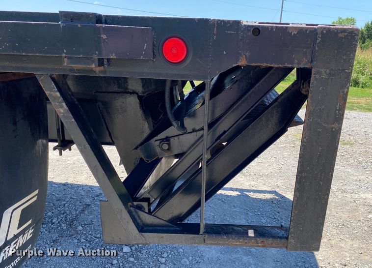 image for item JW9471 2006 Chevrolet C7500  flatbed truck