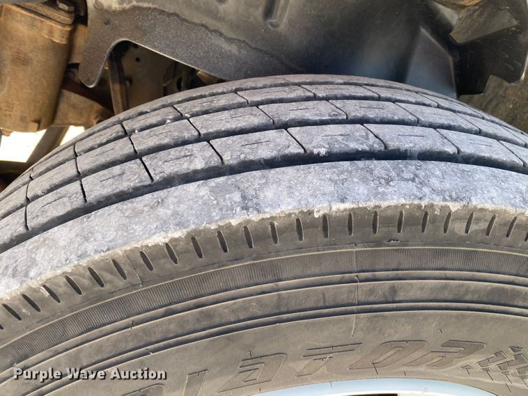 image for item JW9471 2006 Chevrolet C7500  flatbed truck