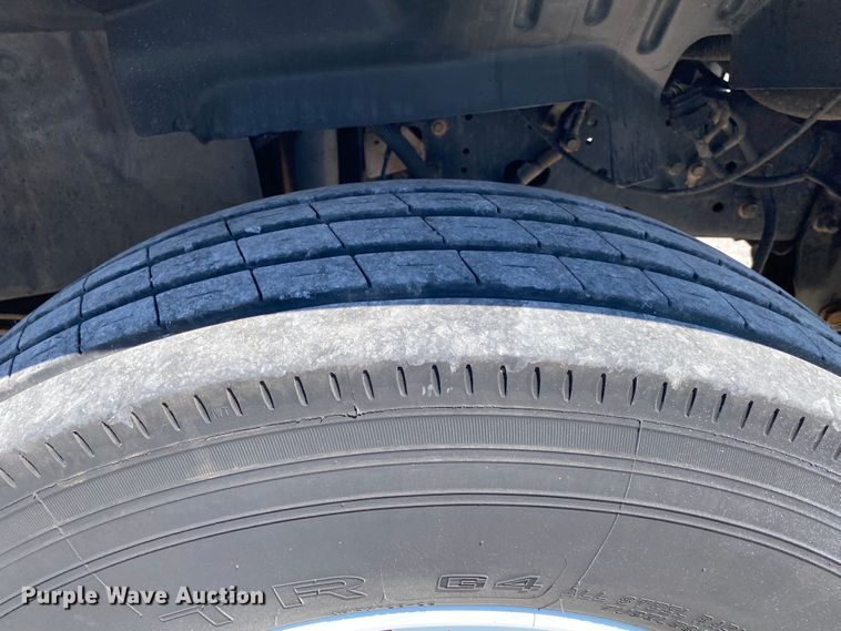 image for item JW9471 2006 Chevrolet C7500  flatbed truck